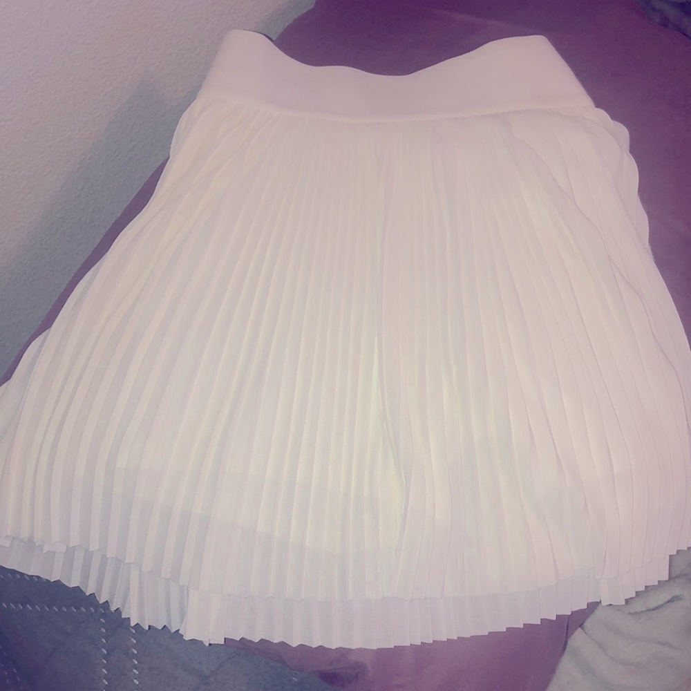 White skort(shorts inside a skirt